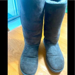 Uggs size 9/10